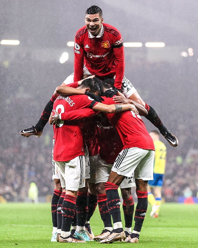 配合更为默 配合更为默