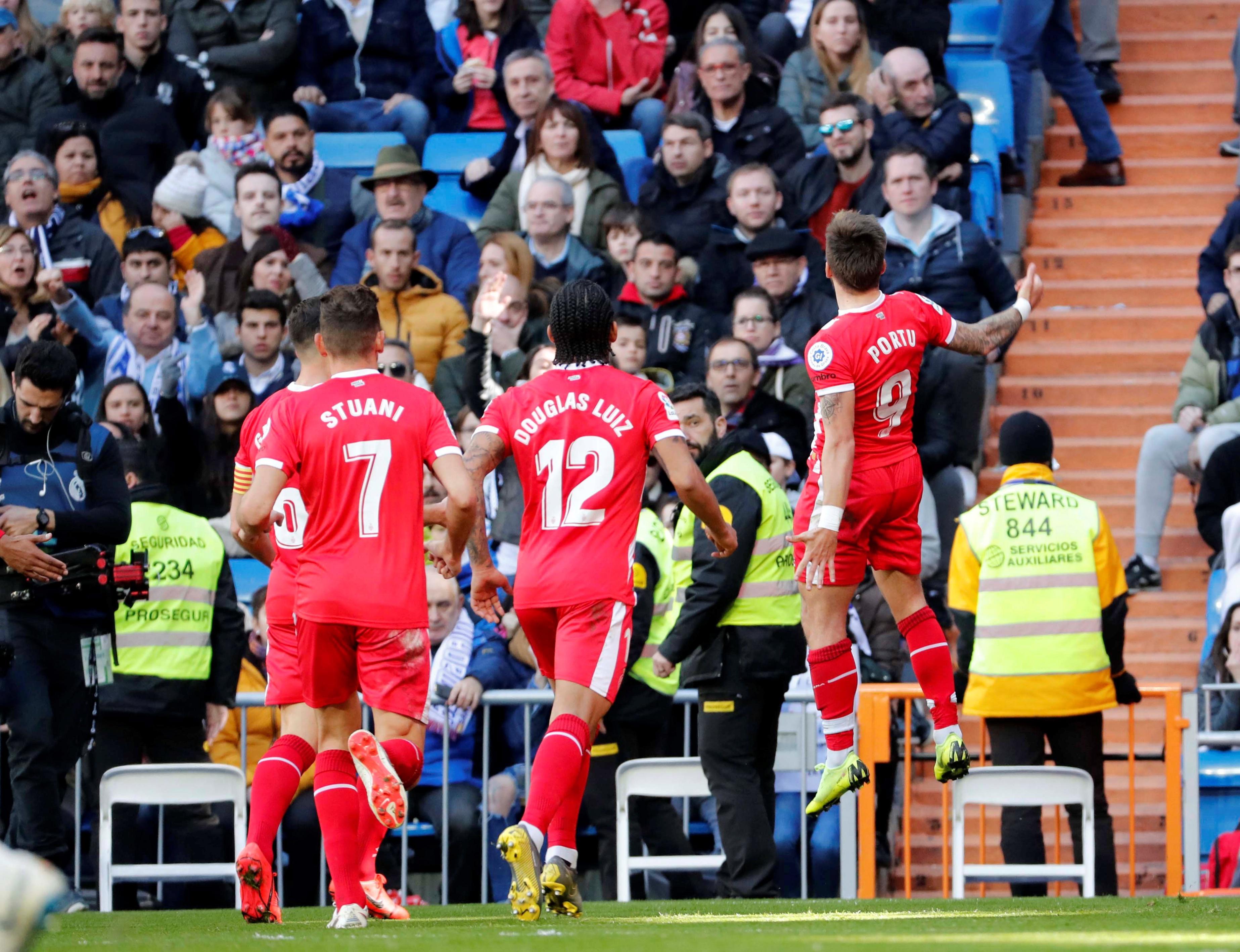 达五名后卫 达五名后卫